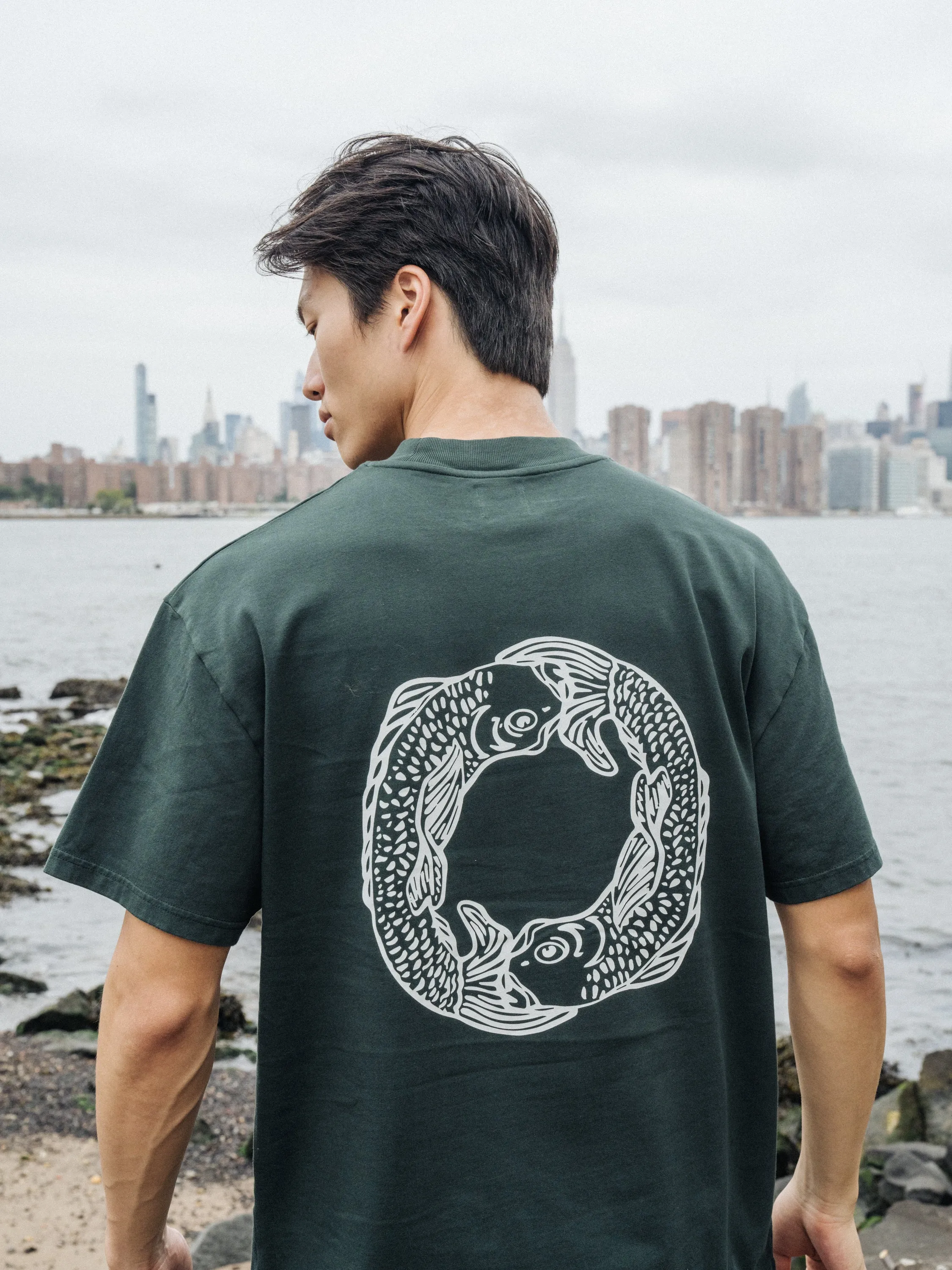ANGLING CREST TEE - FOREST GREEN
