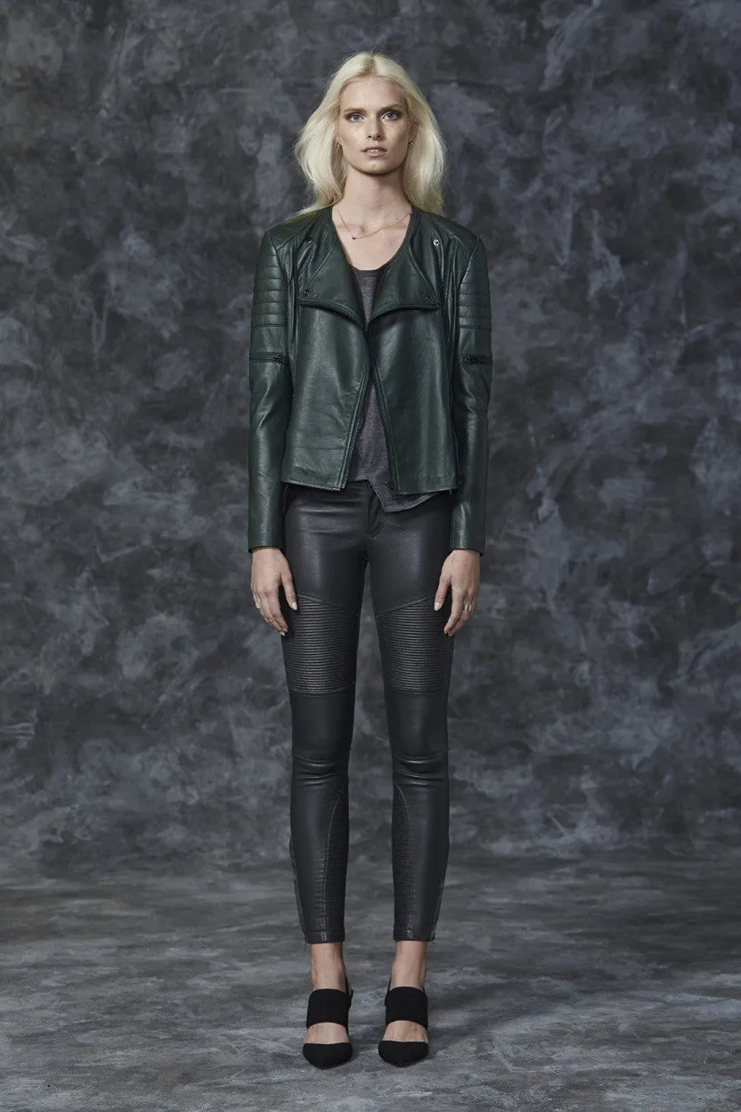 Autumn/ Winter 2015 I LOOK 13