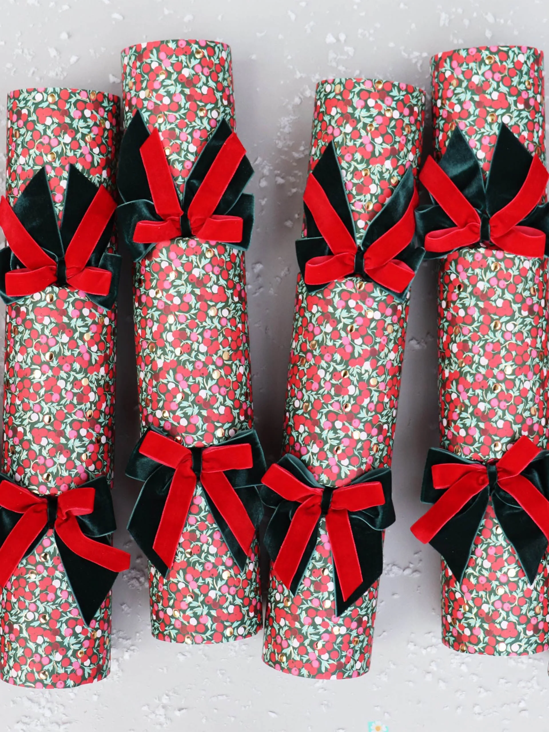 Luxury winter berries Christmas crackers